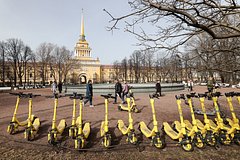 В Петербурге сбитый электросамокатчиком ребенок попал в больницу с переломом ребер